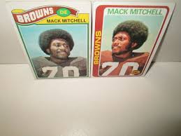 LOT OF 2 MACK MITCHELL FOOTBALL CARDS 1970s #393 Rookie & 204 CLEVELAND  BROWNS V