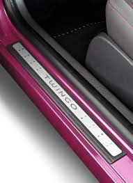 Cosmetic changes brought about by the french carmaker left the small city car almost unrecognizable from the. Accessoire Seuils De Porte Pour Twingo 2 Produit Certifie Constructeur Renault