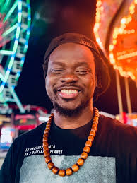 Yves Chery alias Dedji Love moun tout moun, moun tout sa l genyen se moun,  moun menm gen pwoblèm avè l paske l twò aksesib etanke ATIS … PLIS LANMOU  GRAN ❤️