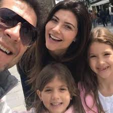 Cantor Daniel e sua esposa dança no show dele