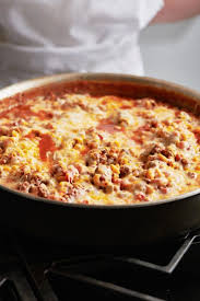 In a deep skillet on medium heat cook the ground beef, salt, pepper and garlic powder until the ground beef is no longer pink, making sure that the ground beef is finely broken up. One Skillet Cheesy Beef And Macaroni Recipe The Mom 100