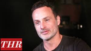 Последние твиты от rick grimes (@andrewlincolncb). The Walking Dead Star Andrew Lincoln Plays First Best Last Worst Thr Youtube