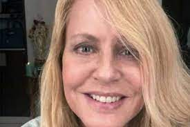 Cecilia bolocco bailando su canción… ego much? Cecilia Bolocco Miss Universo 1987 Y Ex Esposa De Carlos Menem Llevo Desde Noviembre De 2018 En Una Cuarentena Con Mi Hijo Loc
