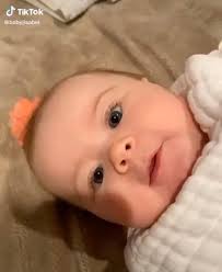 Selain proporsi ukuran mata, bayi juga terlihat lucu dan menggemaskan karena terlihat tak bersalah. Hi To Decor Video Video Cute Funny Baby Videos Cute Baby Videos Cute Funny Babies