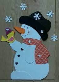 Si hay pequeños en el hogar una buena alternativa de decoración puede ser colocar un papá noel en la puerta de casa, jugando con los colores, tamaños y tipos de papá noel que podemos encontrar en casas de decoración y supermercados, que por estas. Pin By Janette Garcia On Navidad Christmas Crafts Winter Crafts For Kids Xmas Crafts