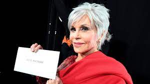 Jane fonda was the first pick for the role of evelyn mulwray in chinatown (1974), which eventually was played by faye dunaway. Jane Fonda On Plastic Surgery There Isn T Going To Be Any More