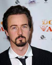 His father, edward mower norton, jr., was an environmental lawyer and conservationist, who works for the national trust for historic preservation. Edward Norton Modern Family Wiki Fandom