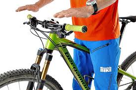 Reifen Am Mtb Montieren So Ziehen Sie Einen Mountainbike Reifen Auf Federgabel Mountainbike Magazin Reifenwechsel