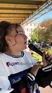 Sophie Ellis Bextor Singing 'Murder