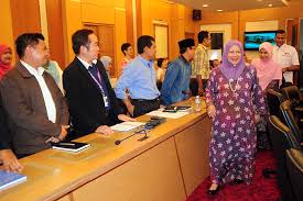 Universiti teknologi mara (uitm) mengumumkan pelantikan profesor dr roziah mohd janor sebagai timbalan naib canselor (akademik dan antarabangsa) yang baharu berkuat kuasa hari ini. Usm News Portal Naib Canselor Lawat Pusat Pengajian Pengurusan Usm