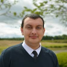 Helicopter circling over Kensington area