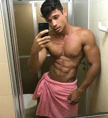 Atau anda punya pria tampan idola sendiri? Facebook