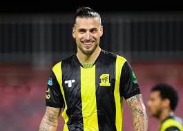 بعد قضاء موسم 2009 بشكل جيد مع فريقه أتلتيكو فاز باولينيو بكأس ليبرتادوريس سنة 2012 مع فريقه كورينثيانز، كما شارك في نفس. ØªÙŠØ±Ø²ÙŠØªØ´ ÙŠÙ†Ø³Ø­Ø¨ Ù…Ù† ØµÙÙ‚Ø© Ø¨Ø±ÙŠØ¬ÙˆÙÙŠØªØ´ ÙˆØ§Ù„Ù„Ø§Ø¹Ø¨ ÙŠØ¹Ù„Ù‚ Ø¨Ø±Ø³Ø§Ù„Ø© Ù…Ø«ÙŠØ±Ø©