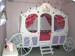 And you can free to select the sheer color as well as the bed size either twin or full. 20 Bezaubernde Prinzessinnenbetten Fur Das Zimmer Ihrer Tochter Bezaubernde Ihrer Prinzessinnenb Carriage Bed Cinderella Carriage Bed Princess Carriage Bed