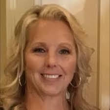 Melanie Capps's Instagram, Twitter & Facebook