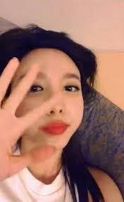 chaeyoung doing v live alone at 10:30 pm chaeyoung: . Surprise Vlive Twice My Twice Malaysia Fanbase é©¬æ¥è¥¿äºšç«™ Facebook