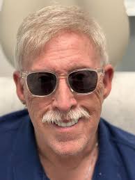 Introduction of a sculpture student at suny new paltz