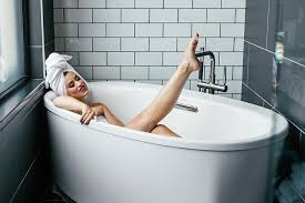 Water heater merupakan salah satu alat yang saat ini mulai populer digunakan oleh masyarakat khususnya kelas menengah ke atas dan sering dipakai. Perbandingan Mandi Air Pemanas Air Tenaga Matahari Dengan Yang Tidak Intisolar Surabaya