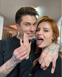 Benji e fede sono i cantanti più amati del momento: Benji E Bella Thorne Si Sposano Annuncio Sui Social Io Donna