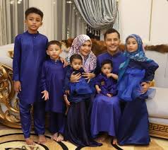 Mendirikan rumah tangga dengan usahawan kosmetik, aliff syukri kamarzaman yang juga dikenali sebagai aliff syukri pada ogos 2007 dan telah dikurniakan empat orang zuriat iaitu ammar ahyan. Ibu Mertua Uji Sifat Shahida Cinta Aliff Syukri Juga Pernah Ditolak Hiburan Mstar