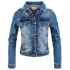 Dans un esprit décontracté, la veste en jean stone peut accompagner tous vos jeans. Veste En Jean Femme Tendance 2021 Pour Votre Morphologie