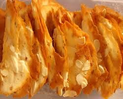 Les Tuiles Aux Amandes Sont Des Petits Fours Secs Prepares Avec Des Blancs D œuf Du Sucre Du En 2020 Tuiles Aux Amandes Recette Tuiles Aux Amandes Pate Sablee Facile