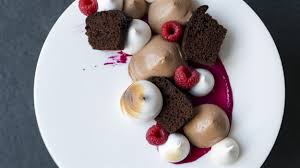 Chantilly Au Chocolat Noir Et A La Feve Tonka Et Ganache A La Betterave En Complement Au Gateau Double Meringue Et Chocolat De La Chef I Desserts Food Ganache