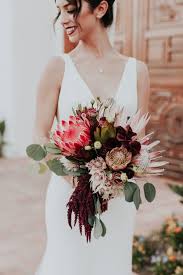 This Modern Romantic Wedding At The Polo Villas Mixes Cool And Warm Colors In The Prettiest Fashion Junebug Weddings Modern Bridal Bouquets Red Bouquet Wedding Romantic Wedding