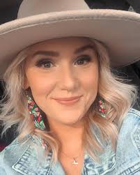 Author Lindsay Helm (@linds.helm) • Instagram photos and videos