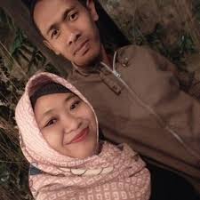 Disela sela nyervis ..harus di sempatkan dulu untuk jalan jalan beli bakso  sama adek nada #foto