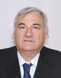 QUE ESTABLECE LA DIGNIFICACION SALARIAL Y LA CARGA HORARIA DE LOS  PROFESIONALES MEDICOS QUE PRESTAN SERVICIOS DENTRO DEL SISTEMA NACIONAL DE  SALUD