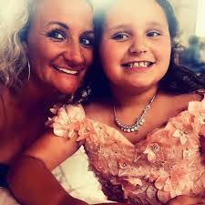 Stephanie Hefley's Instagram, Twitter & Facebook