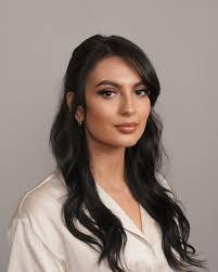 Alexis Schroeder's Instagram, Twitter & Facebook