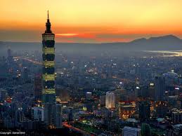 Chicago already has two entrenched observation decks — atop willis tower and the building at 875 you get the experience of riding that exterior glass elevator to the top of the aon center to the 83rd. The 8 Fastest Elevators In The World