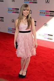 Actress miranda cosgrove and jeanette mccurdy arrive at 62nd primetime creative arts emmy awards at the nokia theatre l.a. Jennette Mccurdy Photostream Jennette Mccurdy American Music Awards Jeannette Mccurdy