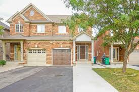 When i think of victorian, the words opulence and richness come to mind, says here, we tour the interiors of four victorian homes that have been thoughtfully restored by interior designers. 76 Rotunda Street Brampton Zolo Ca