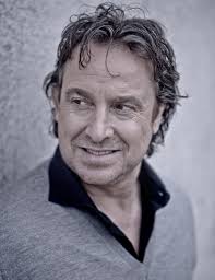 Of je nou hoogbejaard en halfblind bent, of net naar de kleuterschool gaat; Marco Borsato Wallpapers Music Hq Marco Borsato Pictures 4k Wallpapers 2019