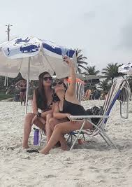 Falo com o thiago sempre. Fernanda Souza Curte Praia No Rio Com Amiga Famosos Extra Online