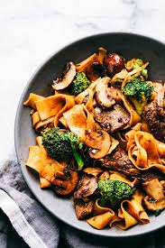 Garlic Beef And Broccoli Noodles The Recipe Critic Garlic Beef Broccoli Beef Recipes