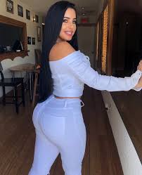 La Imagen Puede Contener 1 Persona De Pie E Interior Cute Outfits Fashion Hot Jeans