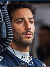 Vyhozeni z F1 2024! Kdo se vrátí? 😱🏎️ 👉 Sezóna F1 2024 byla krutá...  někteří jezdci přišli o sedačku! 🚫 Daniel Ricciardo, Kevin Magnussen,  Logan Sargeant, Zhou Guanyu, Sergio Pérez, Valtteri Bottas... ...