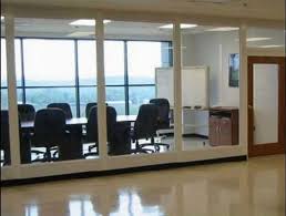 Alpar system propone una serie di soluzioni di qualità per chi vuole creare o trasformare il proprio ambiente lavorativo utilizzando pareti divisorie per ufficio cieche, cieco/vetrate, vetrate verticali e orizzontali, in legno e alluminio. Pareti Divisorie Pareti