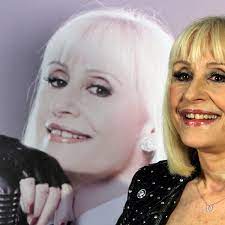 Raffaella carra, iconic italian entertainer, dies at 78. Fahrerhandschuhe Inspiriert Von Raffaella Carra