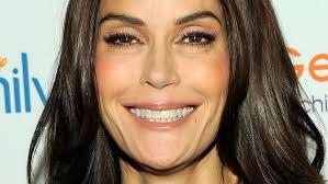 Teri lynn hatcher (born december 8, 1964) is an american actress, writer, presenter and singer. The Real Reason You Don T Hear From Teri Hatcher Anymore