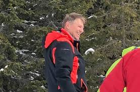 FOTO - Preşedintele Klaus Iohannis, văzut şi fotografiat de turişti pe pârtie