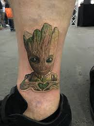 Groot Tattoo Small Color Work By Ritchey Kleines Tattoo Marvel Tatowierungen Tattoo Ideen