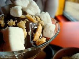Red increases the appetite, so serving appetizers on red plates keeps customers interested in ordering conversely, professional platers typically consider blue dinnerware unappetizing because there are few naturally occurring blue foods. 10 Tips For How To Plate Desserts For Restaurant Style Results