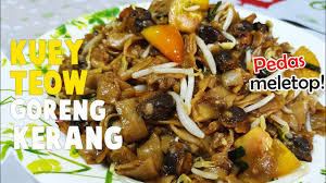 Rasa ikan bilis memberi satu kelainan rasa pada masukkan kuey teow dan kacau sehingga sekata. Kuey Teow Goreng Kerang Pedas Cili Api Youtube