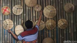 Gratis untuk komersial tidak perlu kredit bebas hak cipta. Puluhan Tahun Anyaman Bambu Sumedang Tetap Bertahan
