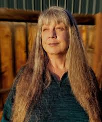 Lori Windle's Instagram, Twitter & Facebook